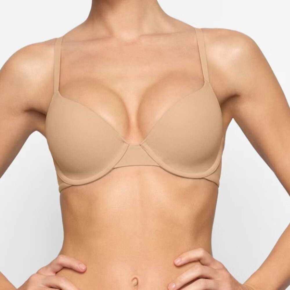 Skims NWT fits everybody mica t shirt bra 34C